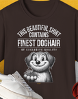 Das „Dieses wunderschöne Shirt enthält feinstes Hundehaar von exklusiver Qualität, Band 1“ ist ein braunes, 100 % Baumwolle umfassendes Unisex-T-Shirt mit einem lächelnden Cartoon-Hund und perfekt für Freizeitausflüge.