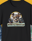 The black T-shirt features a funny graphic of a slightly battered dog with a black eye and the slogan "Motorcycle Hunter Club". Perfect for any dog ​​lover. Design by Dog Gang.